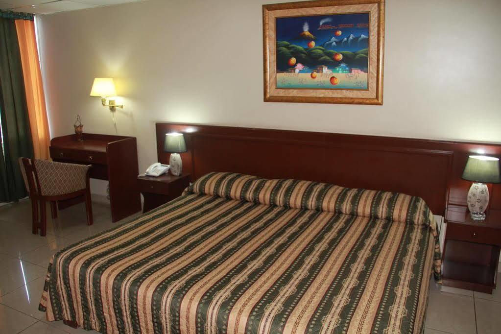 גוויאקיל Hotel La Torre מראה חיצוני תמונה